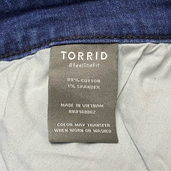 Torrid 5 Inch Vintage Stretch High-Rise Short Button Fly in All That - Picture 6 of 8